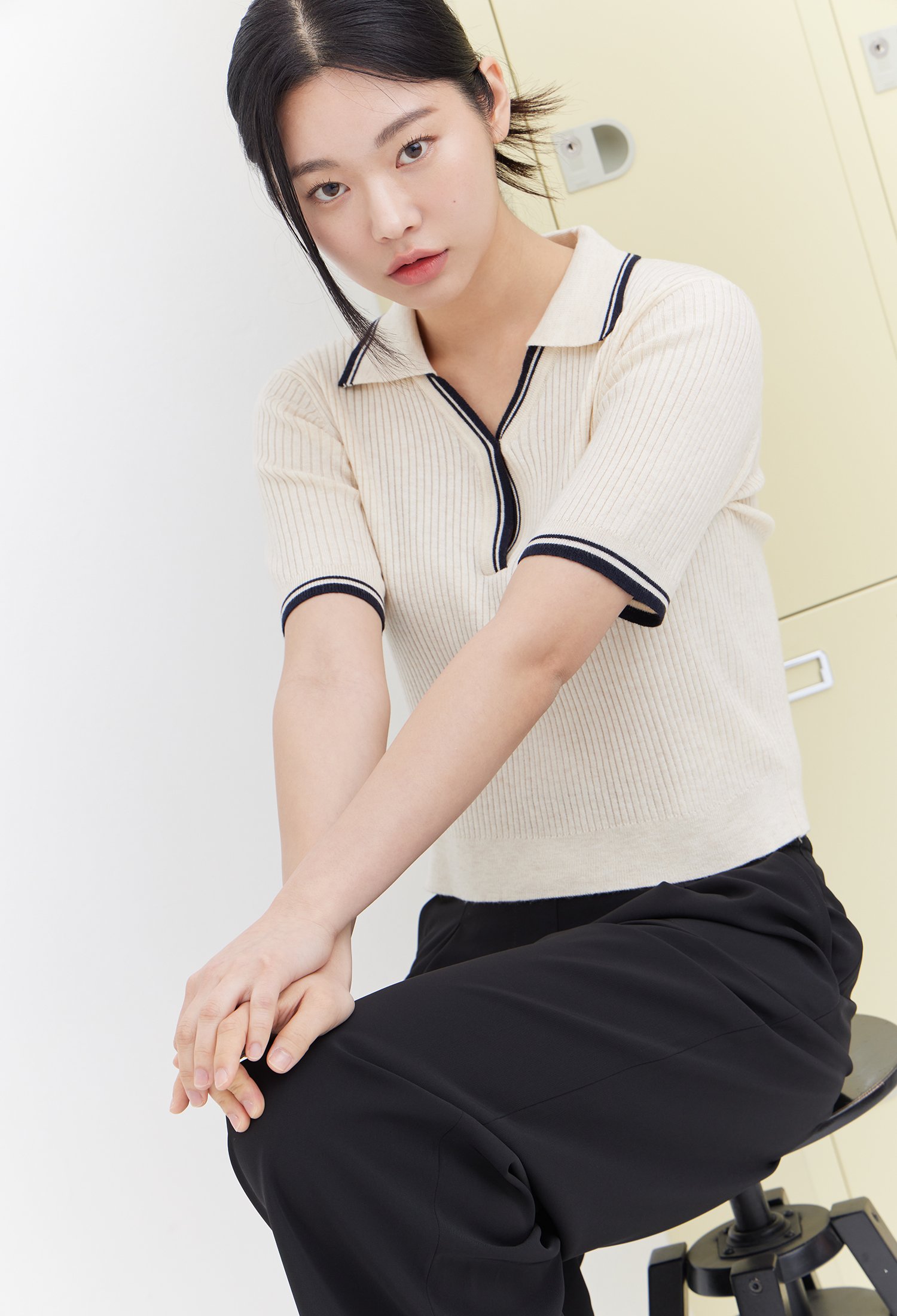라인 배색 크롭 풀오버 니트 (BEIGE)