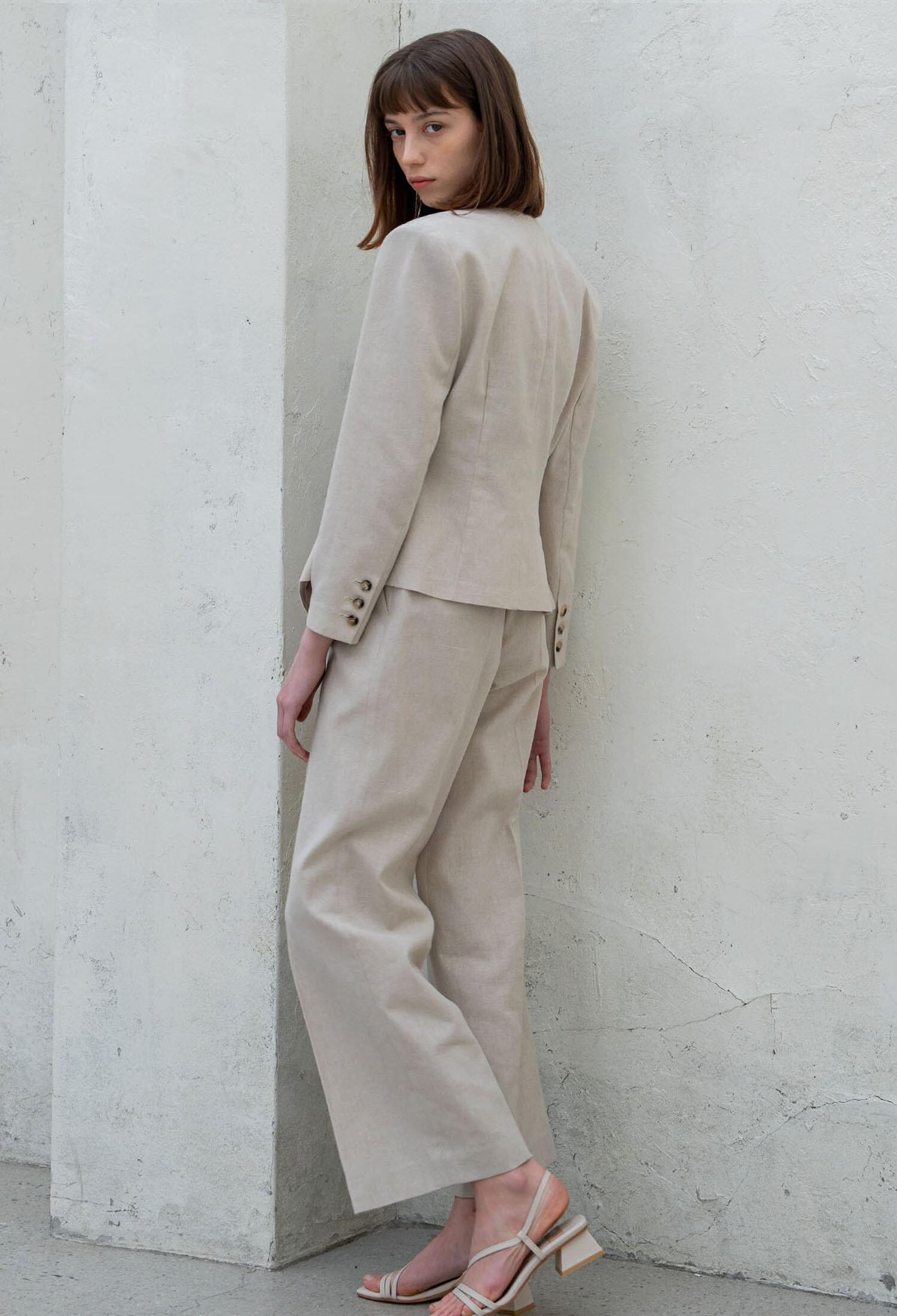COLLARLESS LINEN SUIT BEIGE