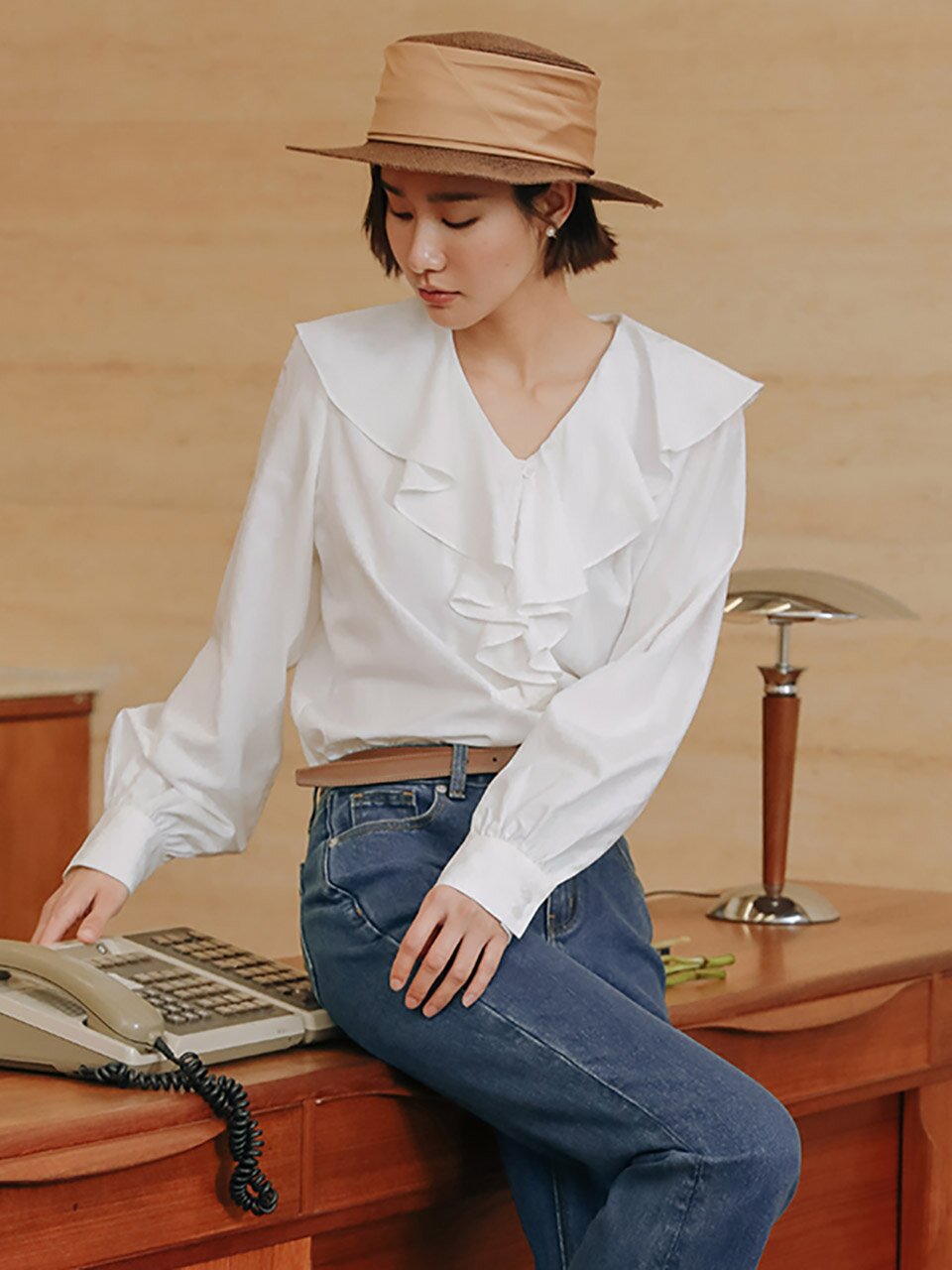 LS_Wavy frill v-neck blouse