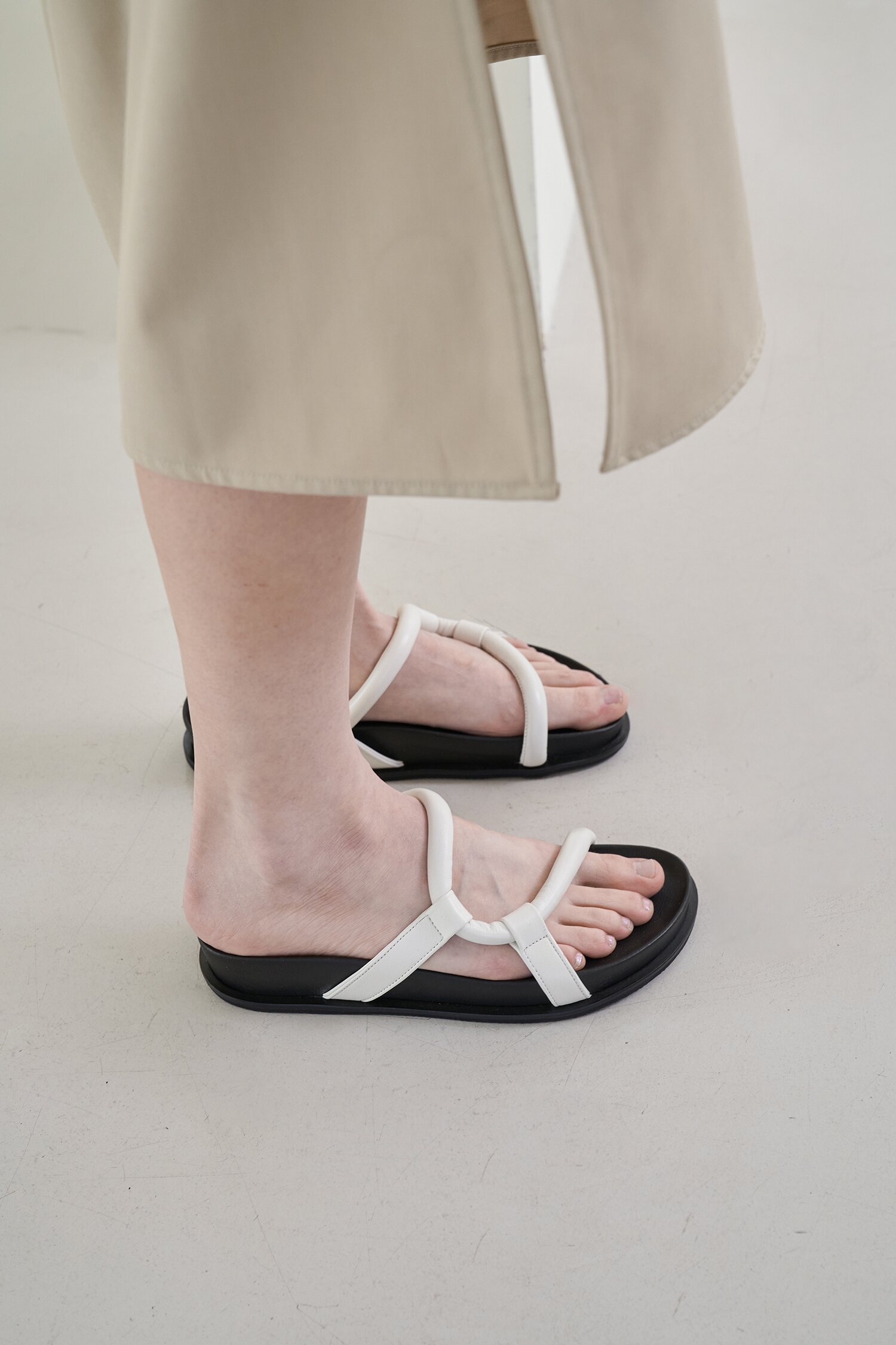 Milo Slides Leather Ivory