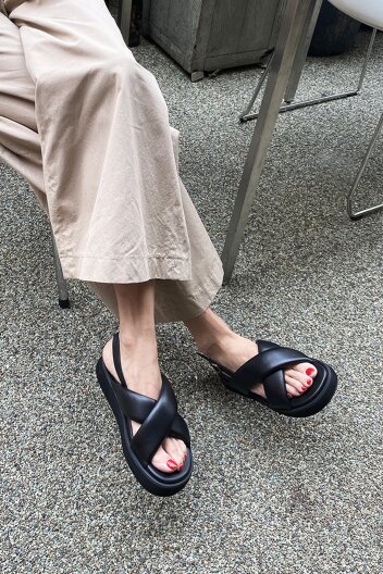 Aria Flatform Sandals Leather Black아리아 플랫폼샌들 블랙
