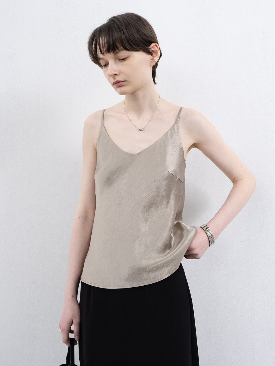 EK_Light satin sleeveless top_CHAMPAGNE