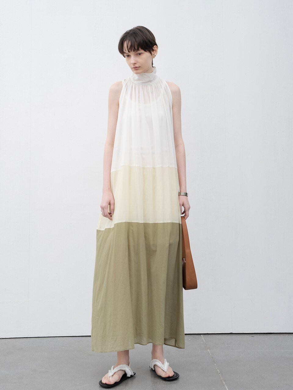 EK_Matching pleated sleeveless dress_BEIGE