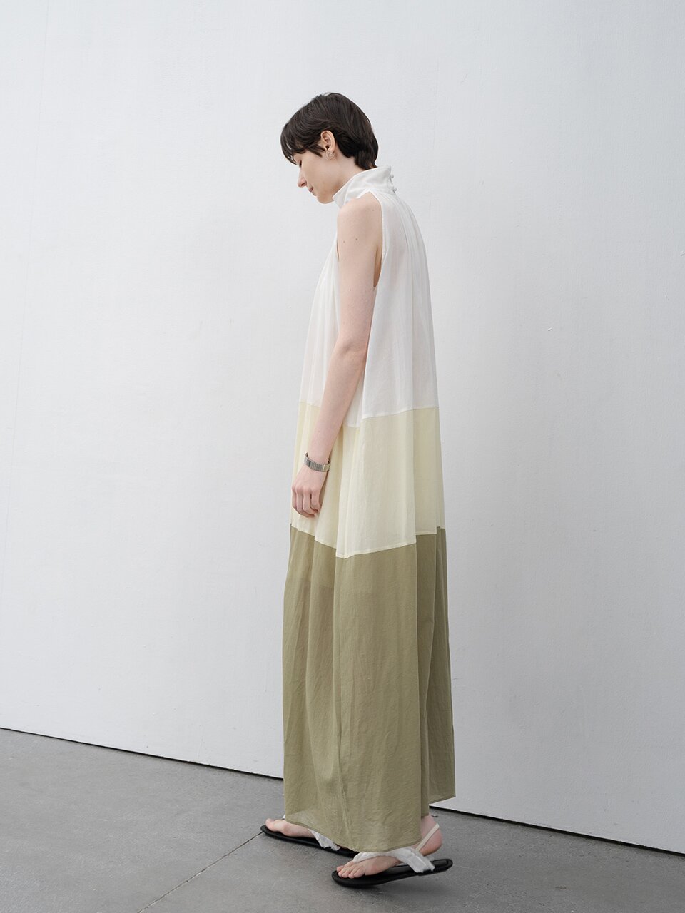 EK_Matching pleated sleeveless dress_BEIGE