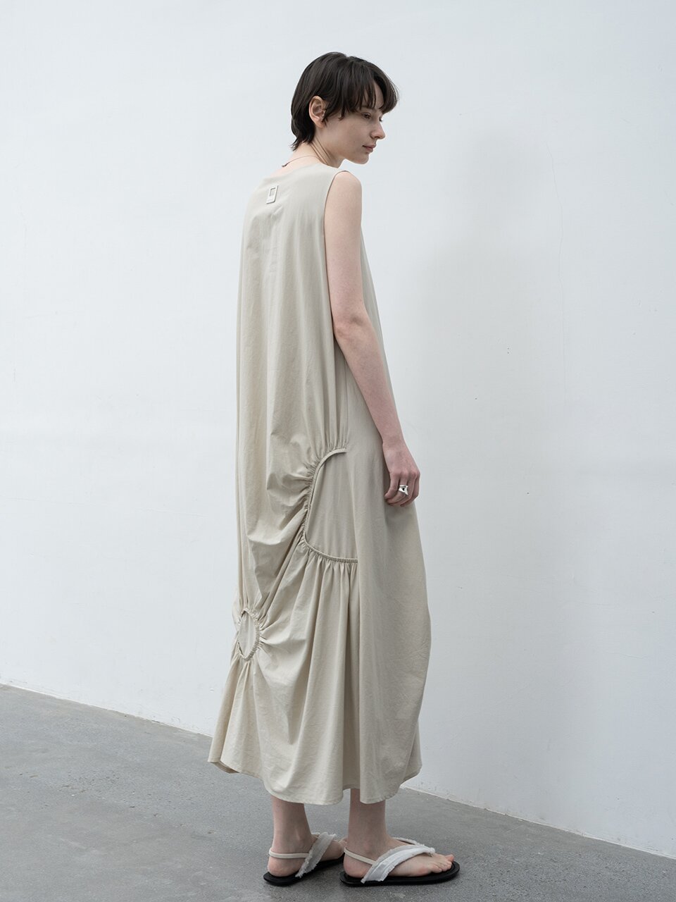 EK_Circle pleating sleeveless dress