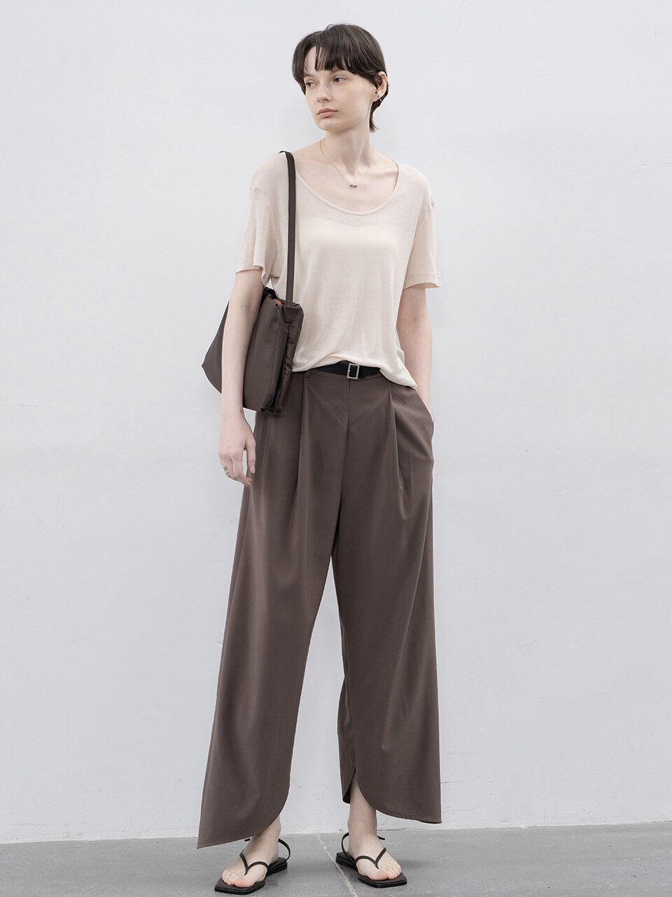 EK_Curved fake belt pants_BROWN
