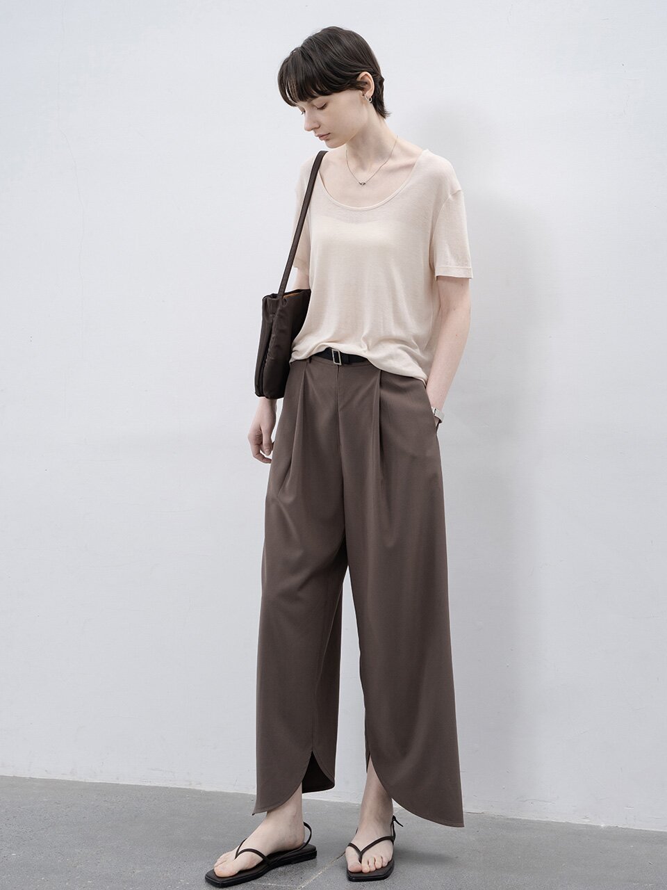 EK_Curved fake belt pants_BROWN