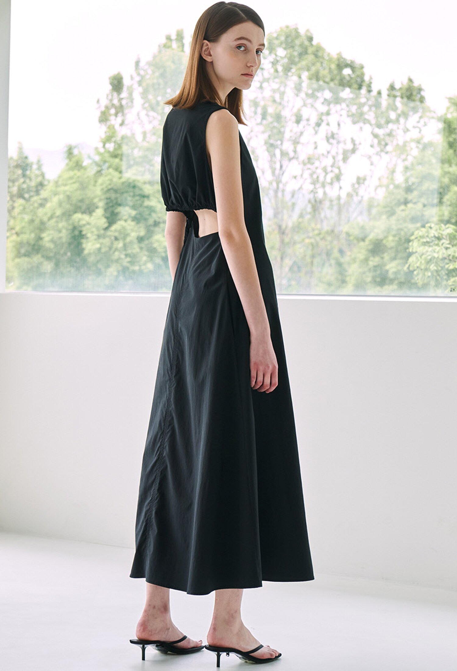 V-Neck long Sleeveless Dress- Black