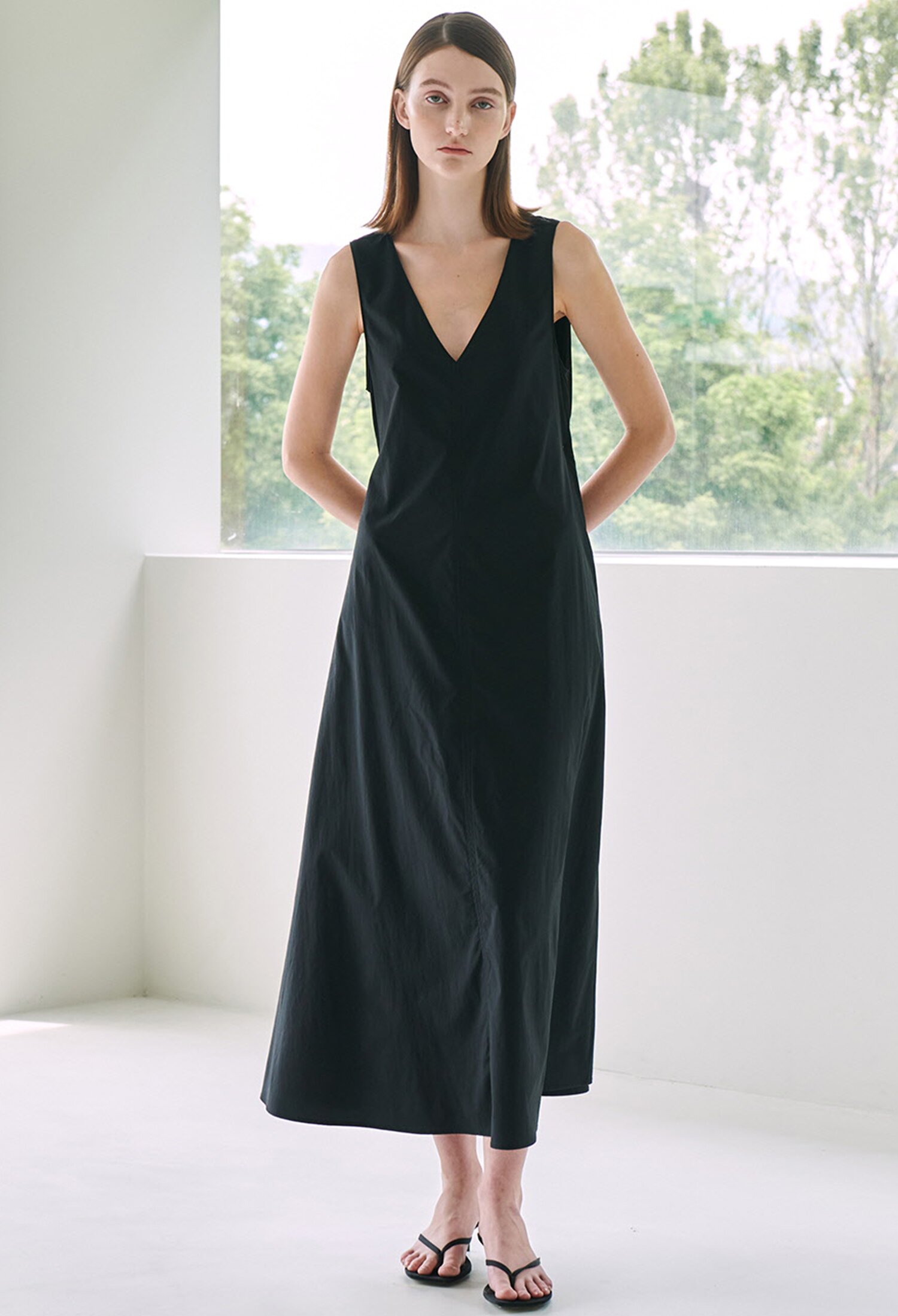 V-Neck long Sleeveless Dress- Black
