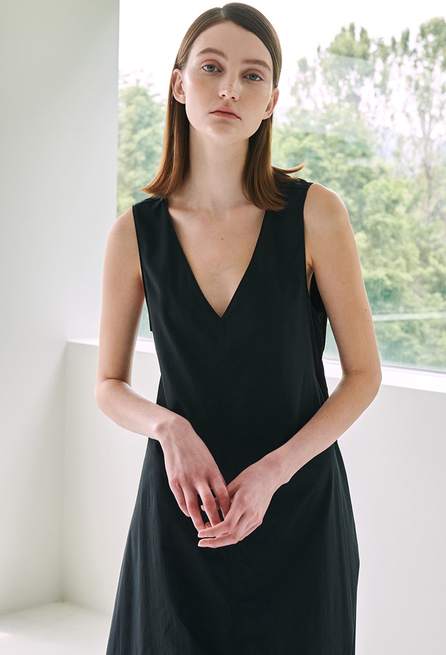 V-Neck long Sleeveless Dress- Black