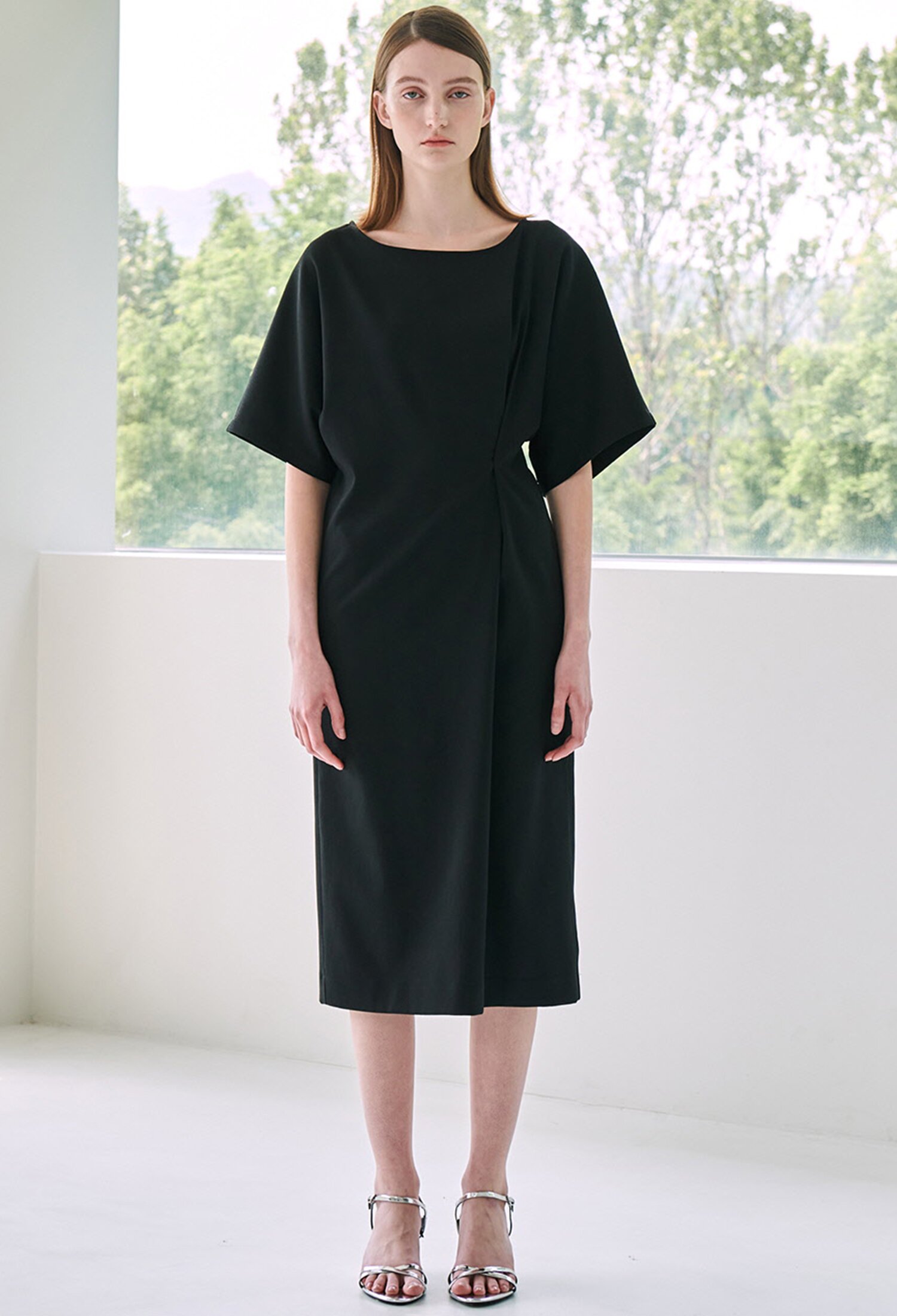 Side Tuck Dress -Black