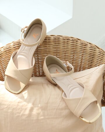 소가죽 스트랩 샌들 베이지 2cm (M23S11LBE)