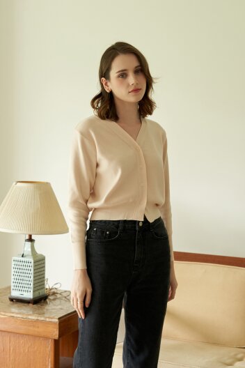 베시 브이넥 슬림핏 니트 가디건 Cream