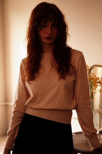 아가사 라운드 넥 슬림핏 니트 Cream