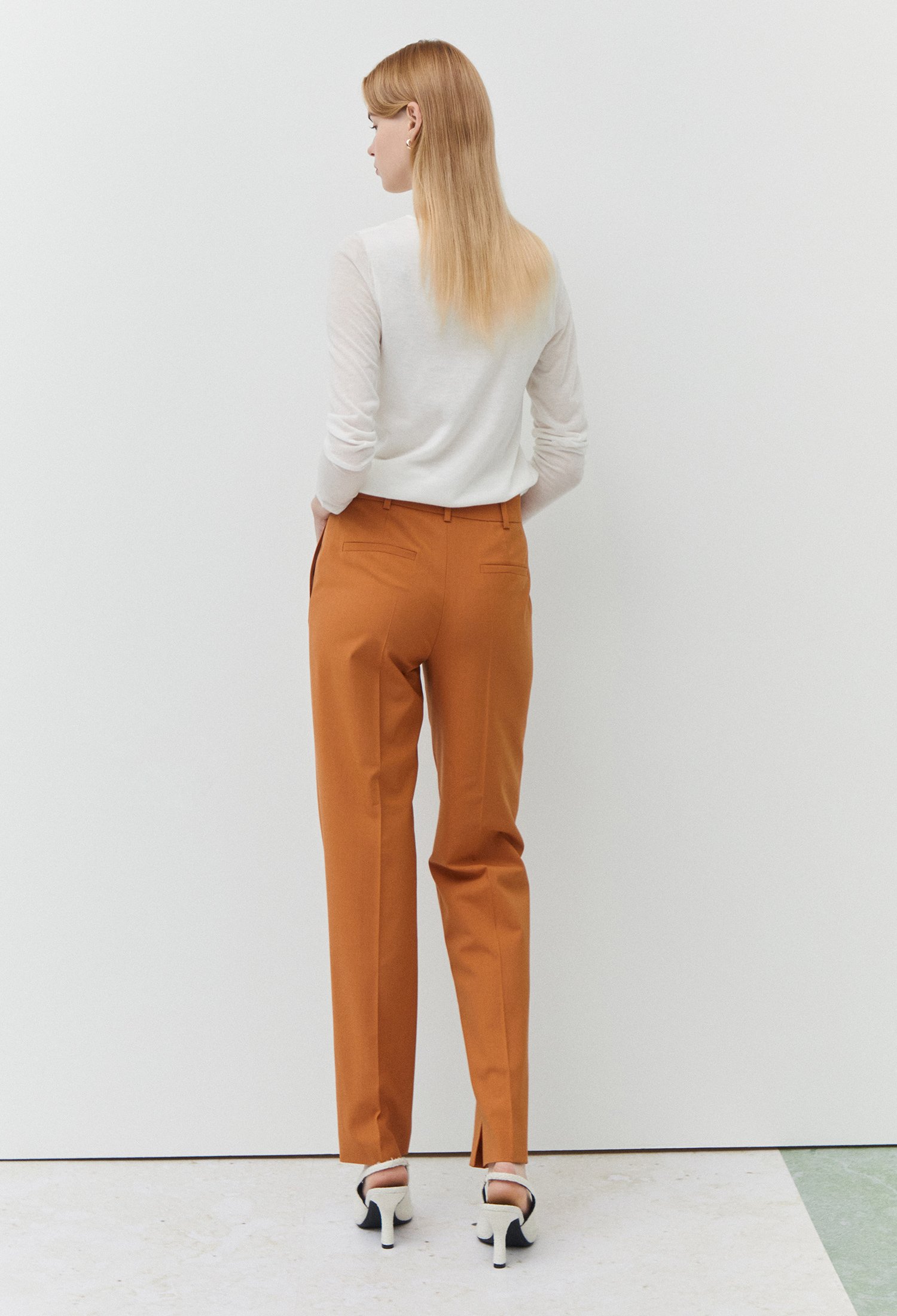 메탈 포인트 이너 슬릿 슬랙스 (ORANGE)