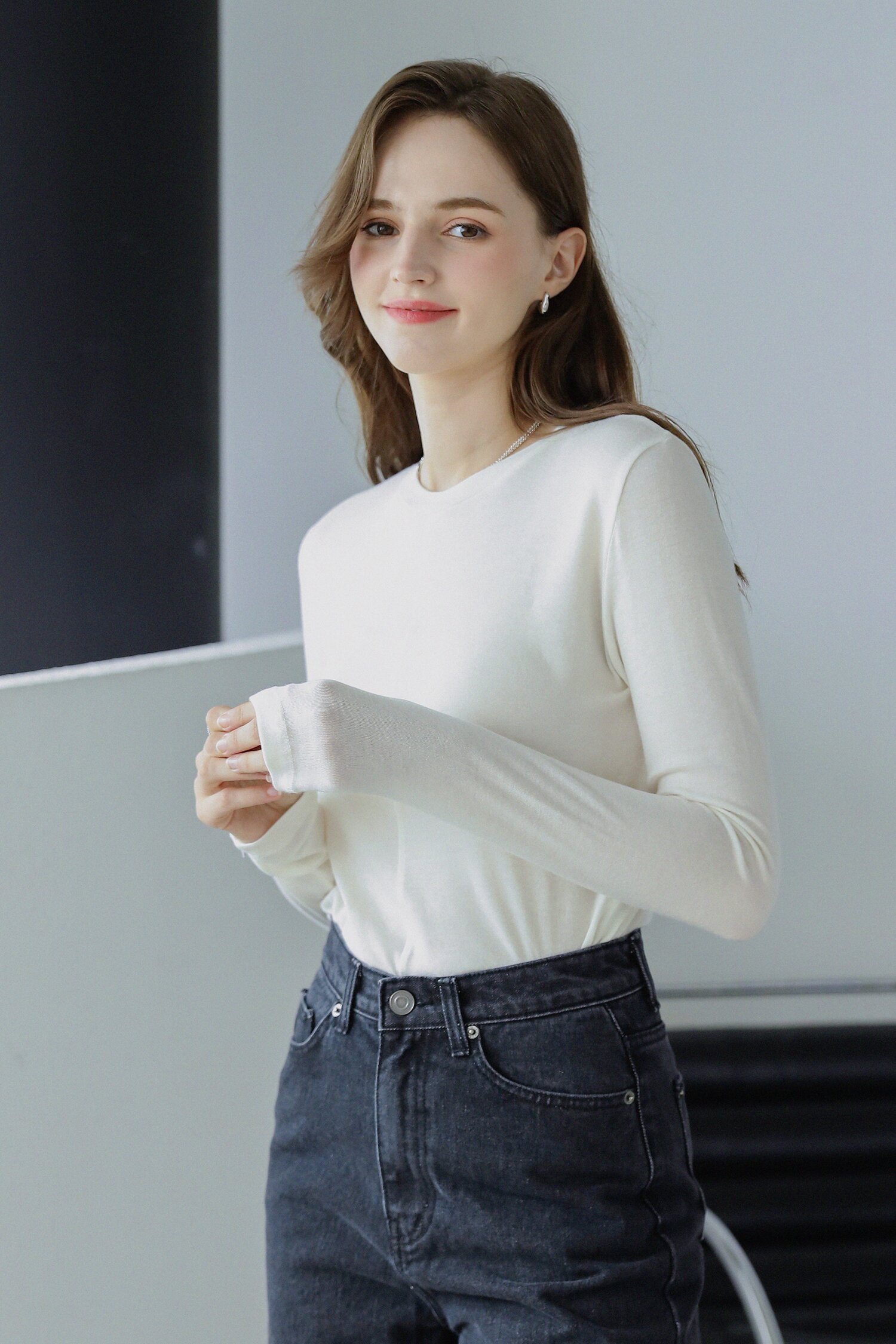 울 텐셀 슬림 라운드 티셔츠