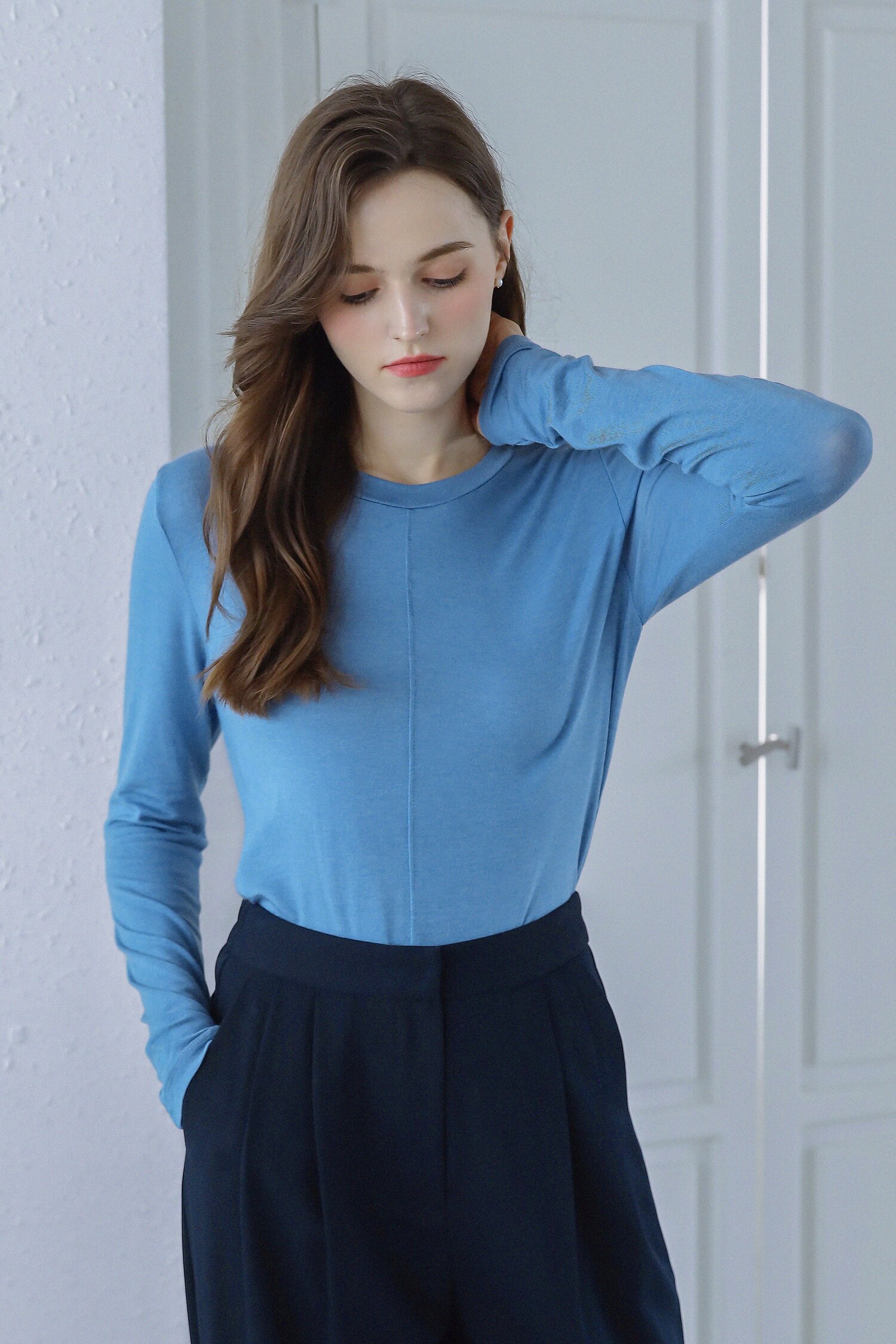 울 텐셀 슬림 라운드 티셔츠