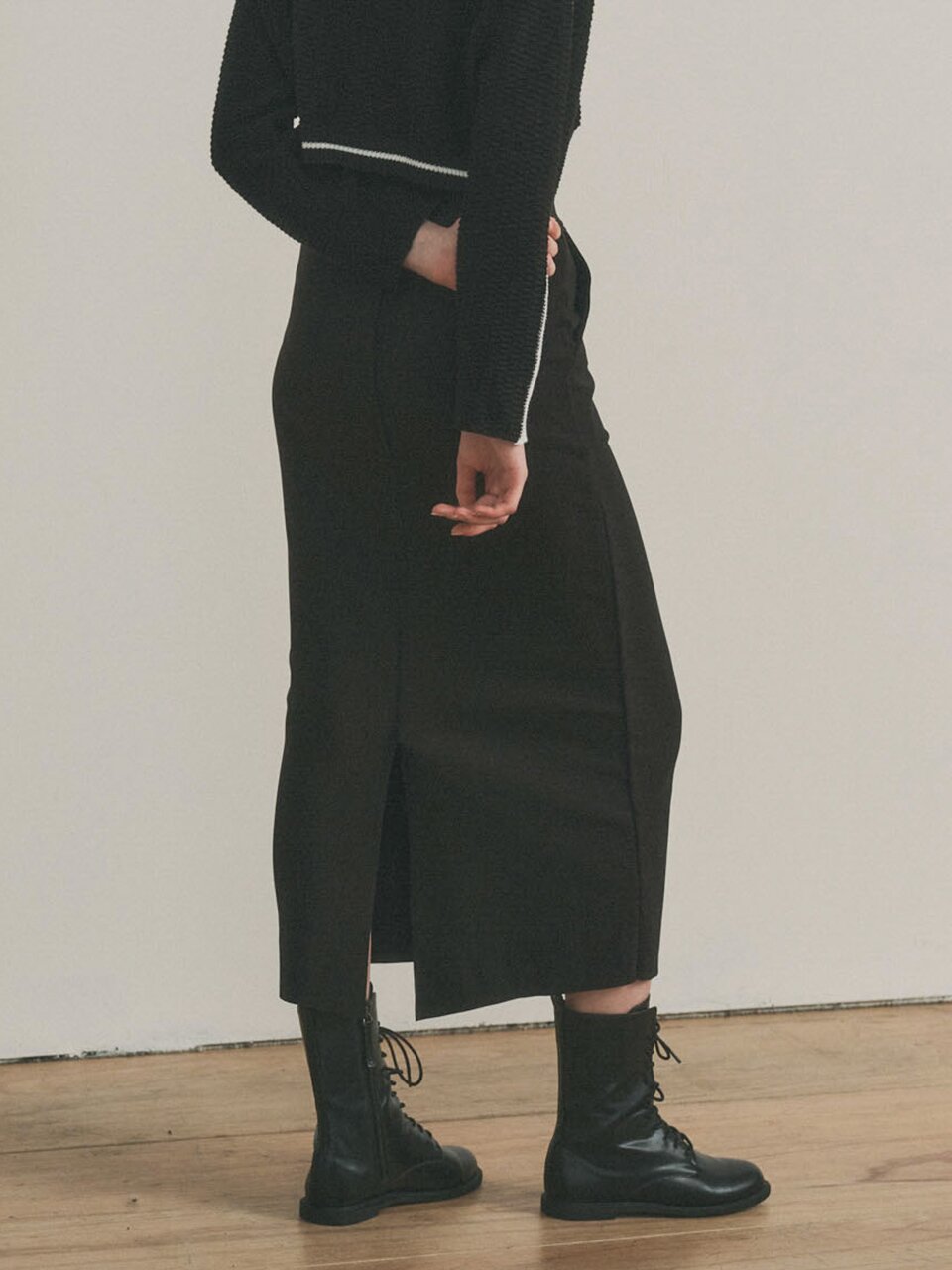 AR_Simple side pocket slim skirt_BLACK