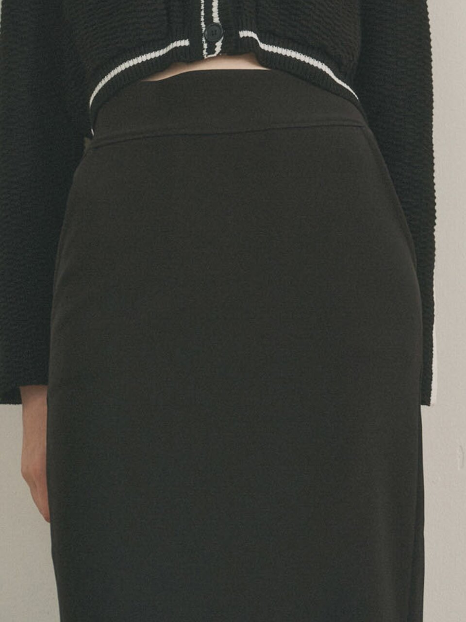 AR_Simple side pocket slim skirt_BLACK