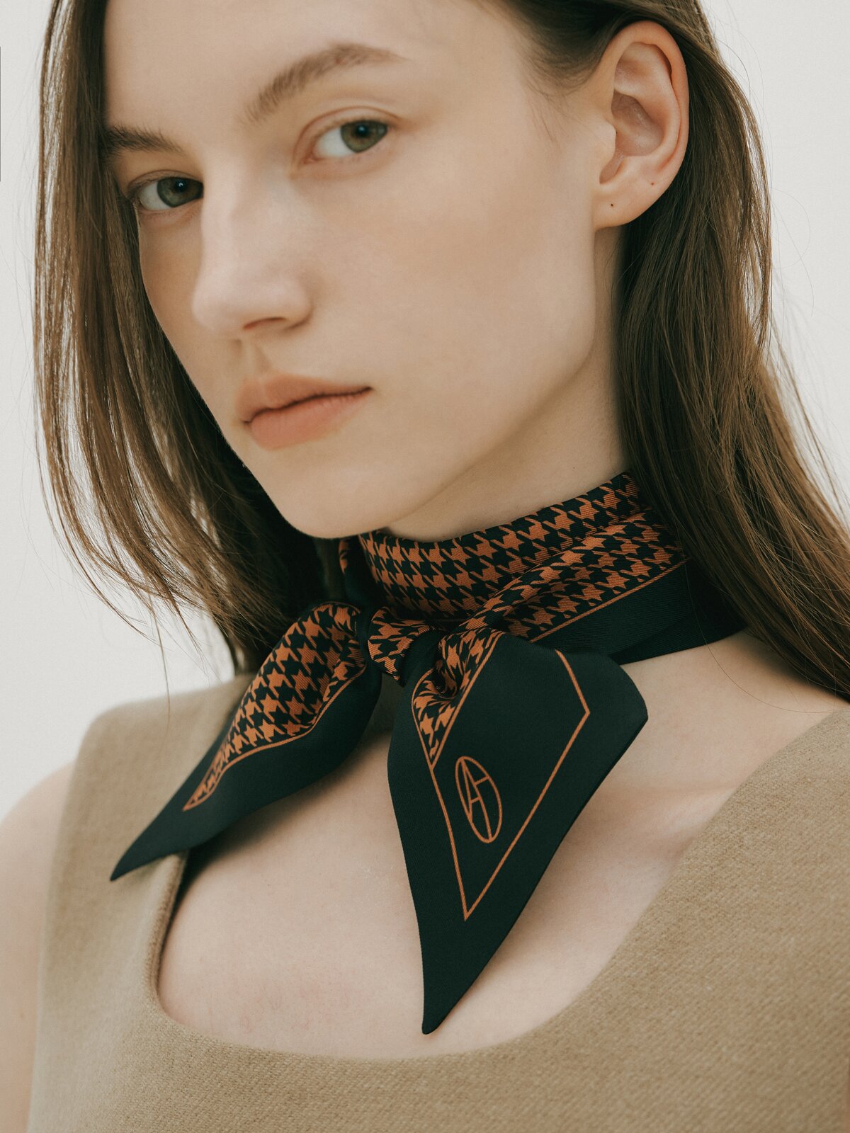 Long Twilly Silk Scarf - Houndstooth Deep Navy/Camel