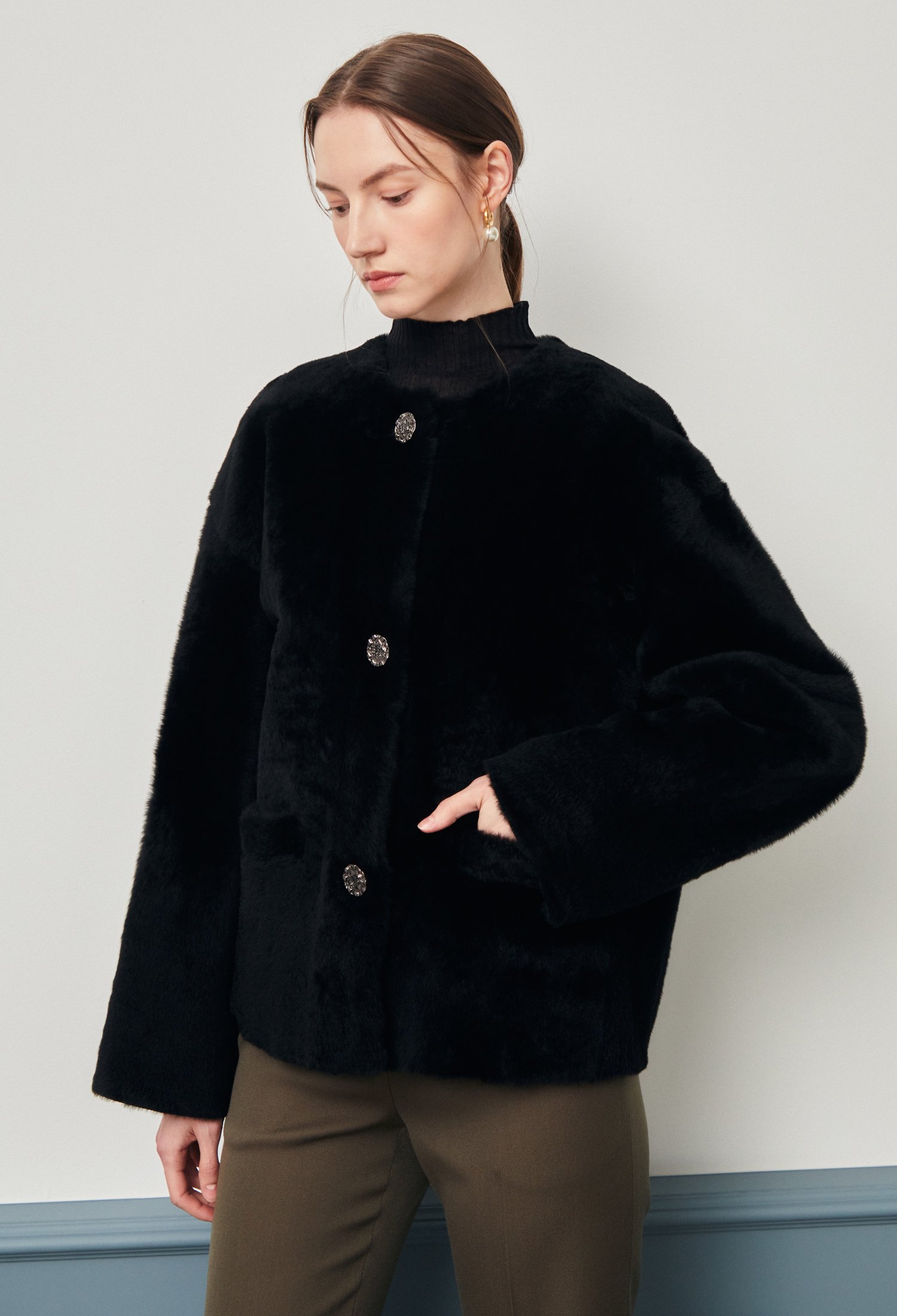 양모피 논칼라 재킷 (BLACK)