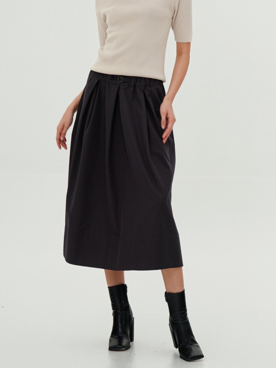 Tuck Detail Midi Skirt _ Navy