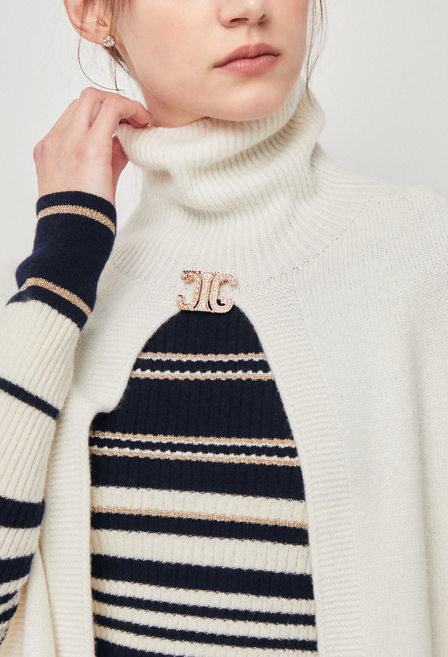 울 터틀넥 케이프 니트 롱 가디건 (IVORY)