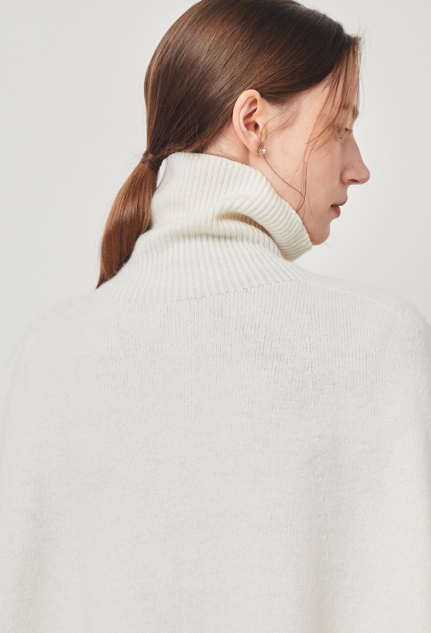 울 터틀넥 케이프 니트 롱 가디건 (IVORY)