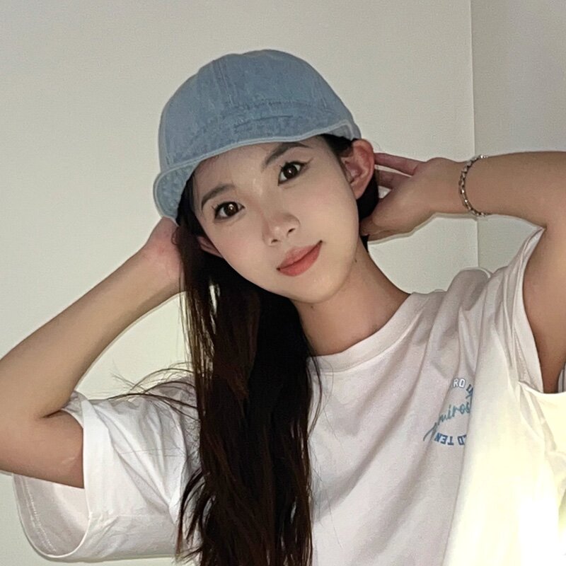 온더모먼트 레더 버클 데님 숏캡 C1 라이트블루