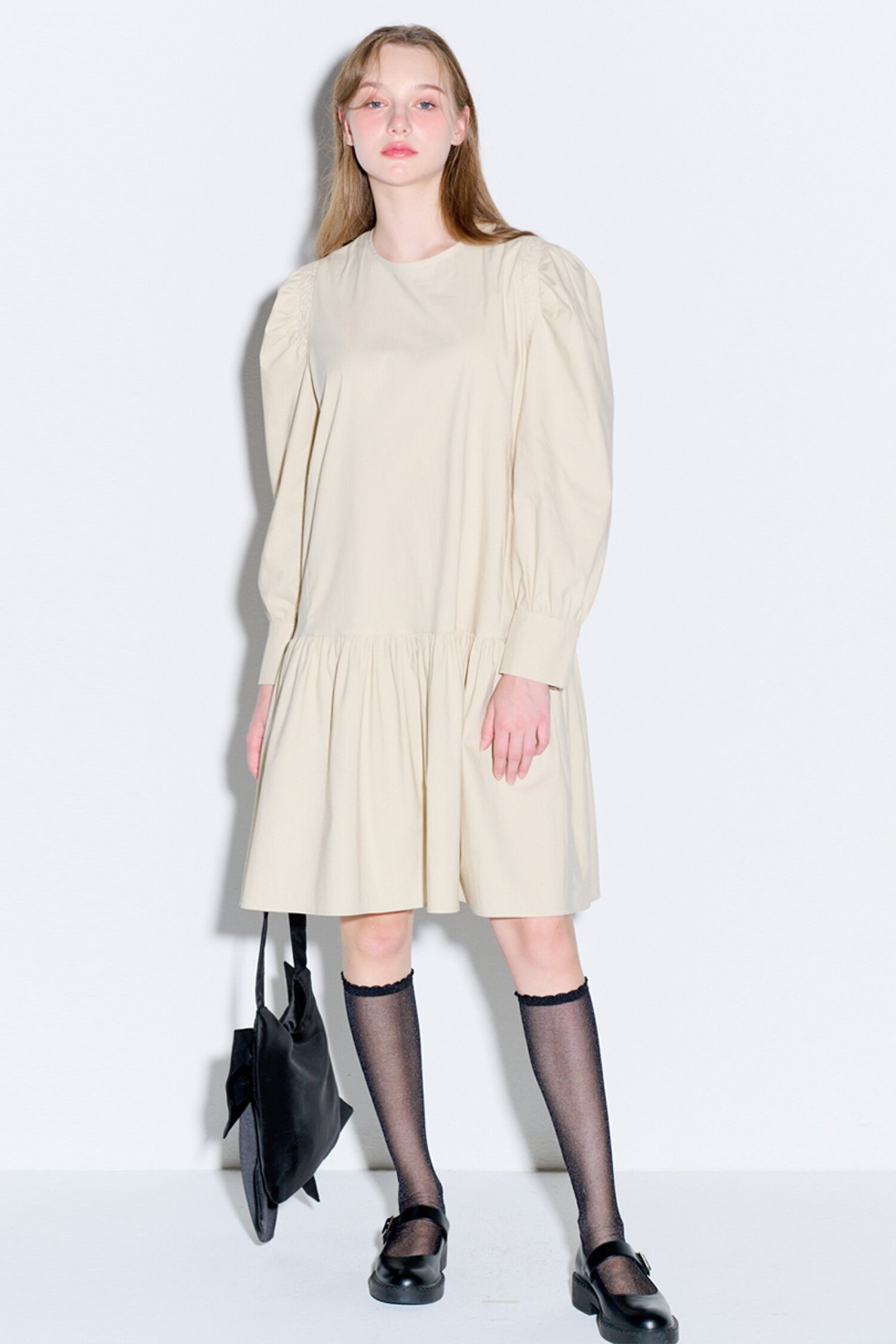 Back ribbon long sleeve shirring mini dress_Cream