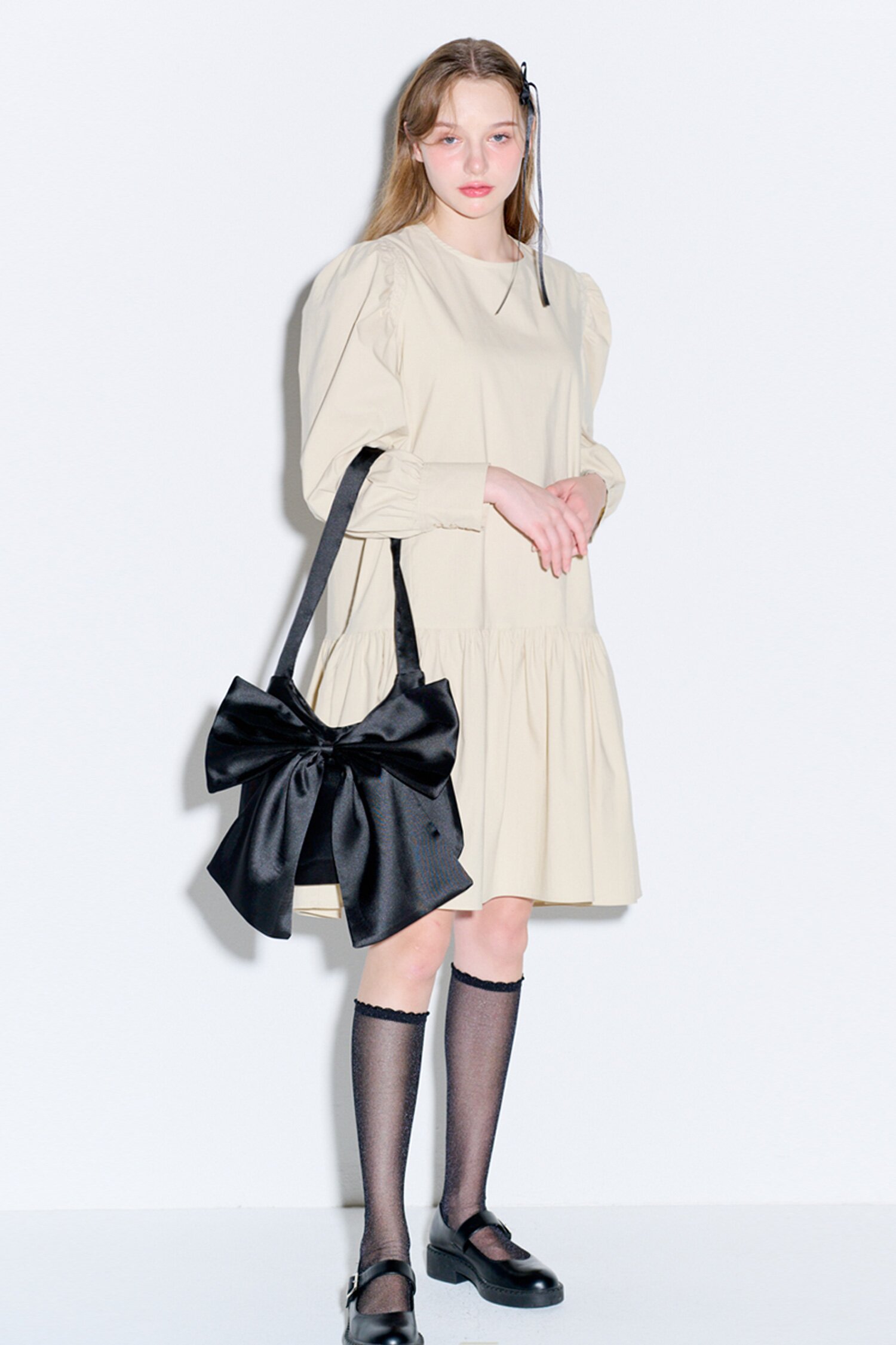 Back ribbon long sleeve shirring mini dress_Cream