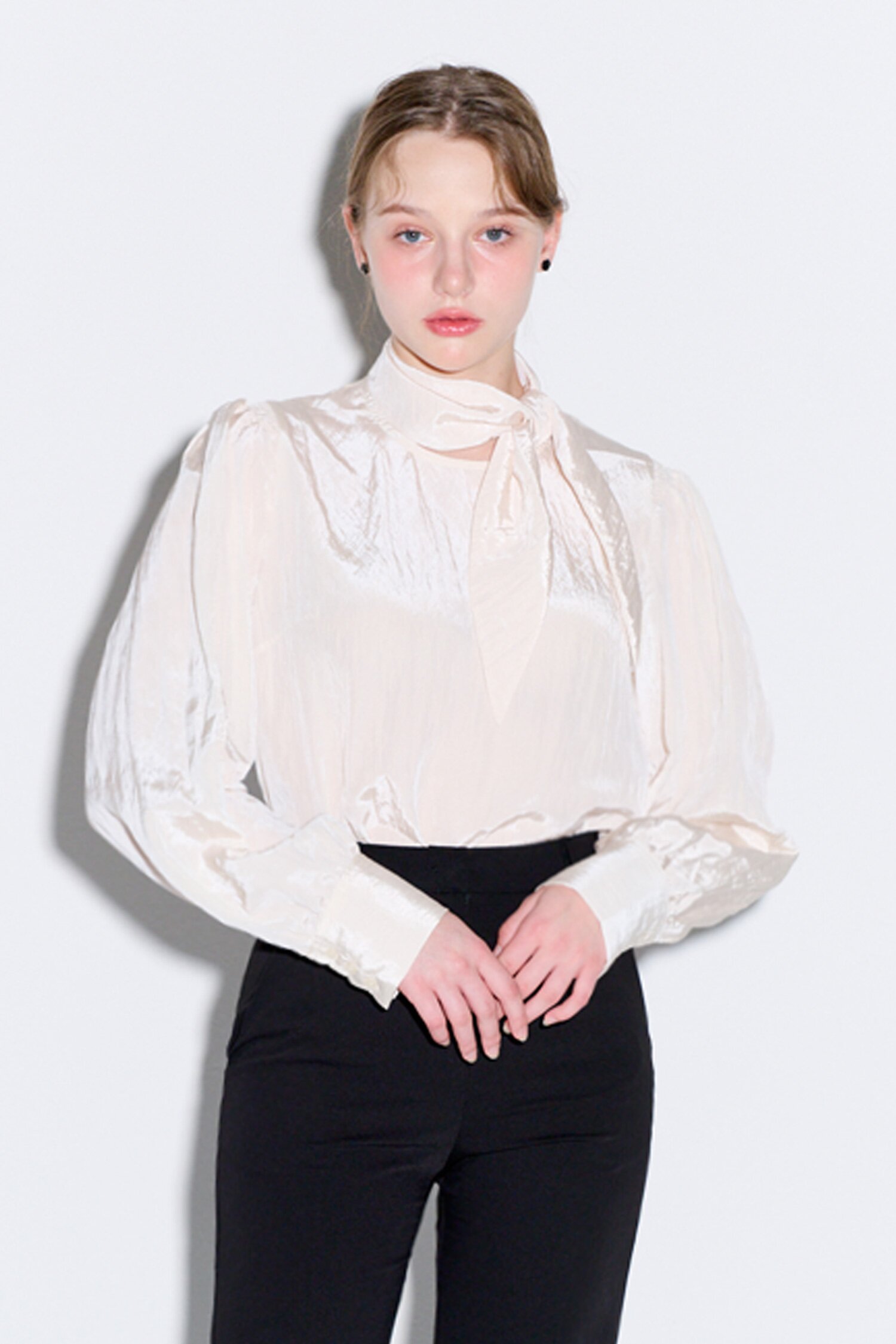Shining scarf blouse_Ivory