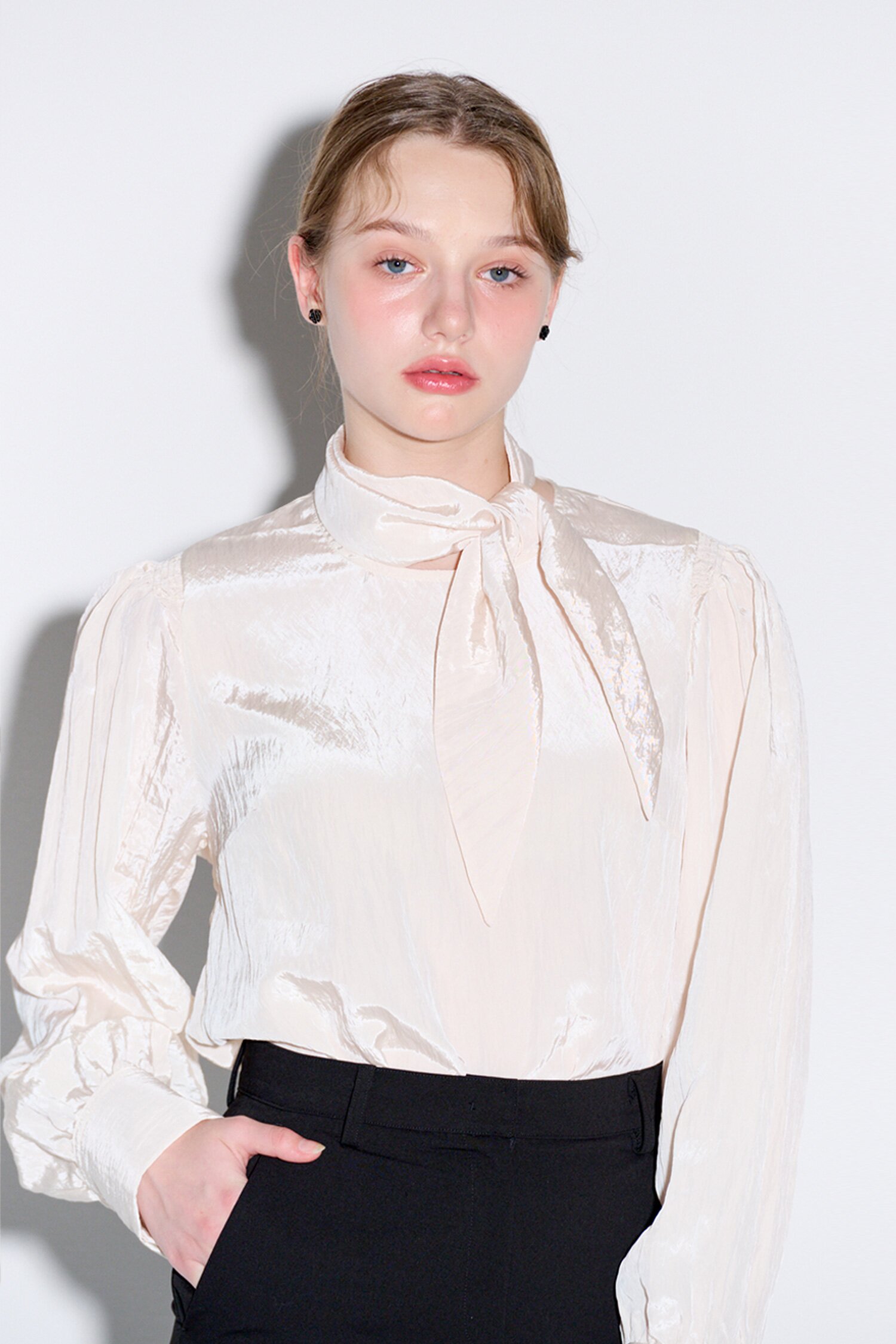 Shining scarf blouse_Ivory