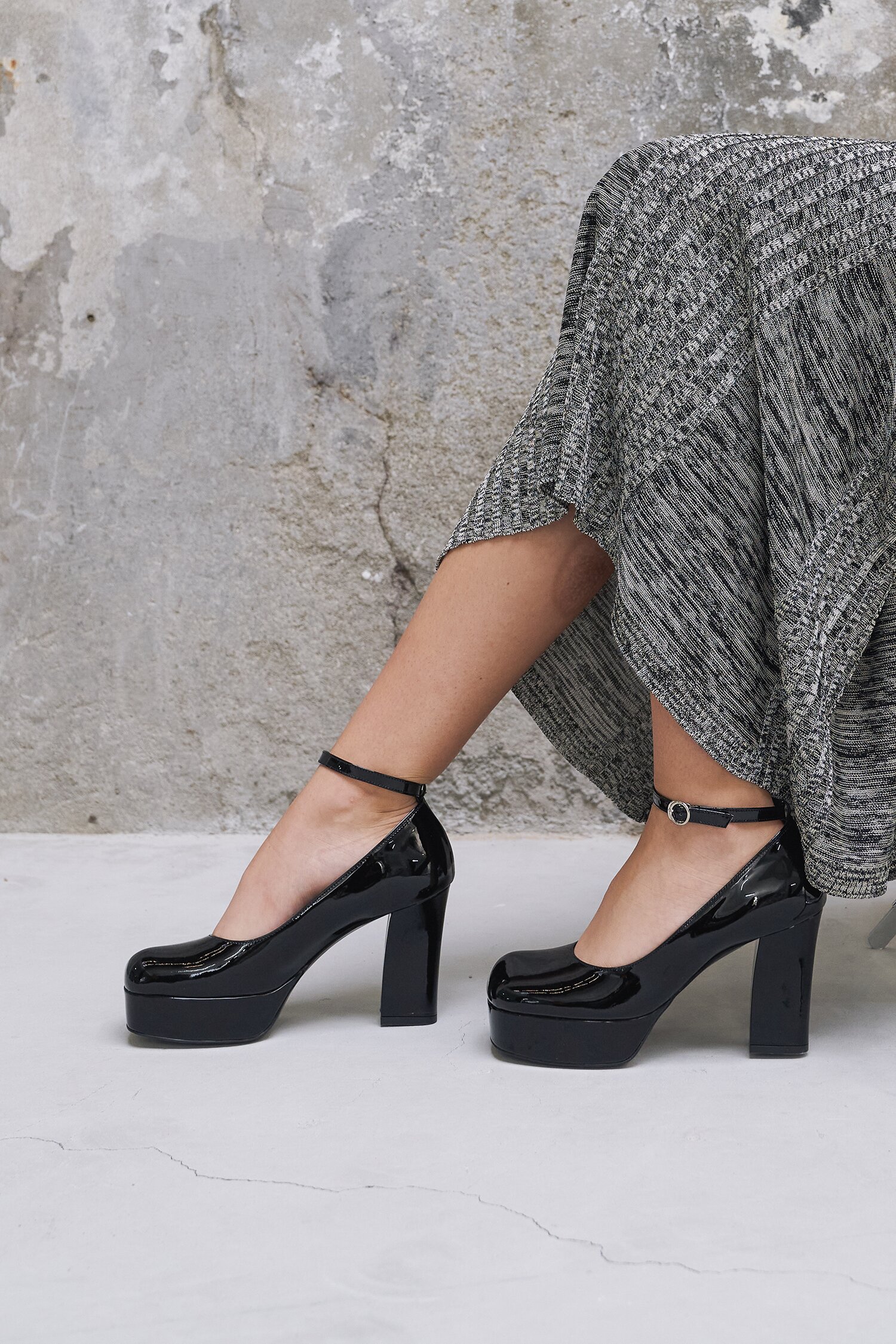Luna Platform Pumps Black