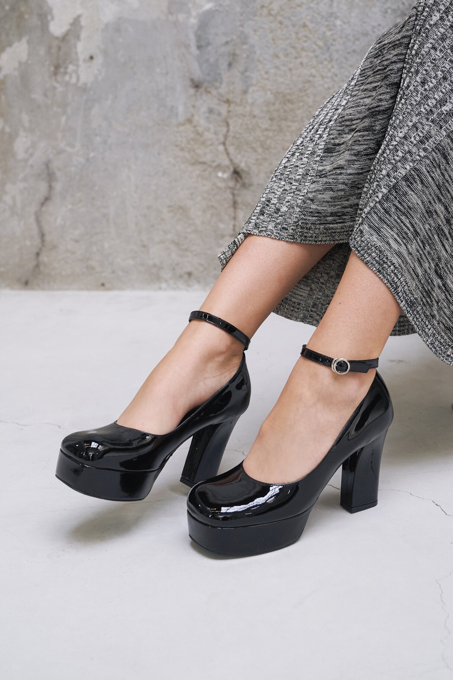 Luna Platform Pumps Black