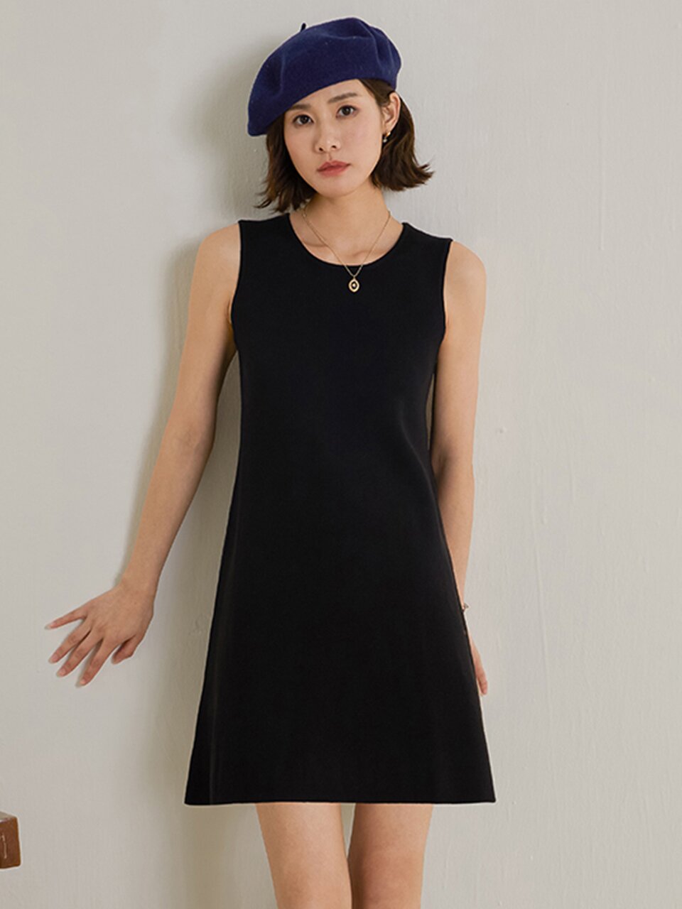 LS_Round-neck knit short dress