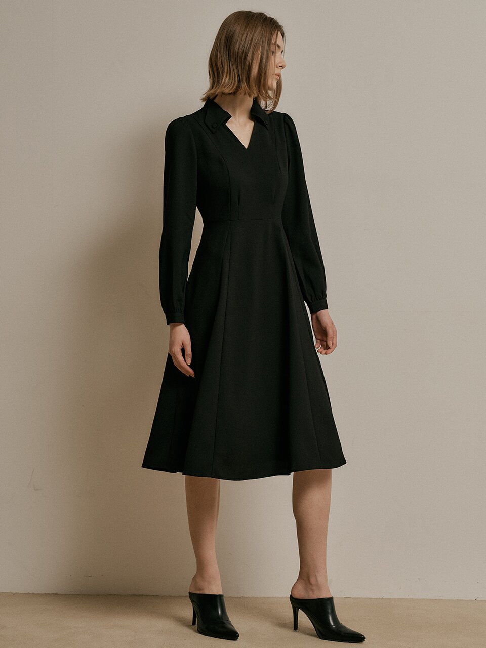 WD_Designed collar button dress