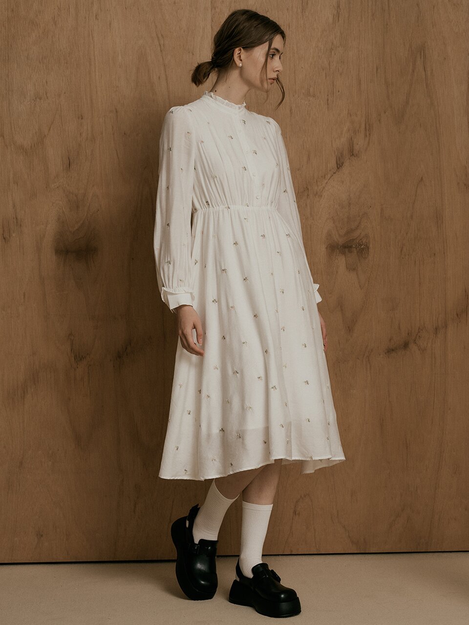 WD_Pure white floral dress