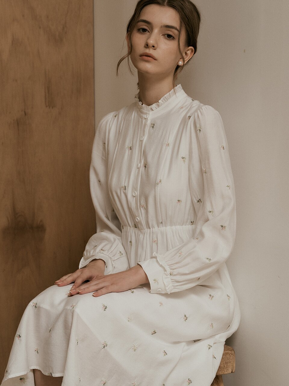 WD_Pure white floral dress