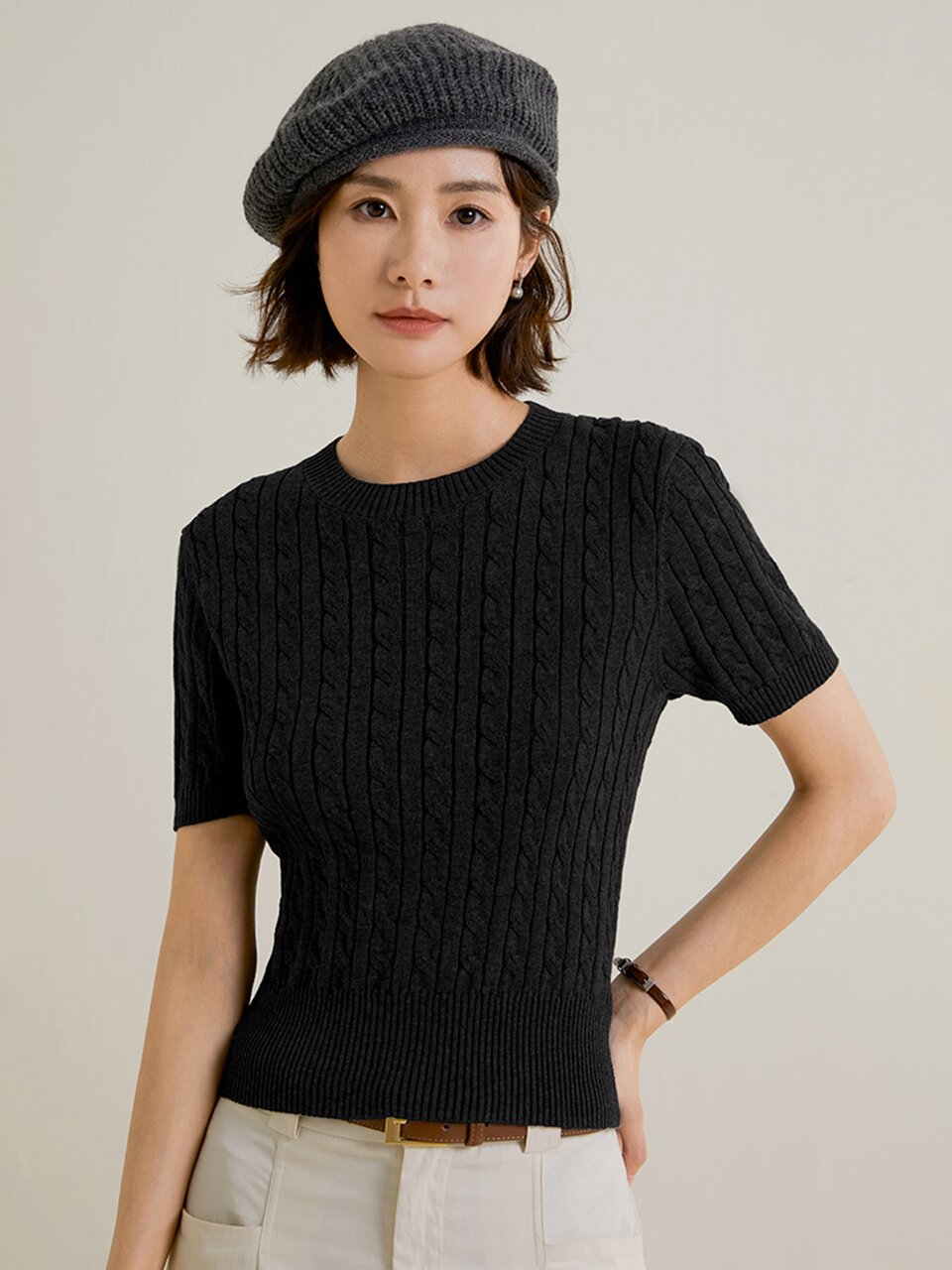 LS_Cable round short-sleeved knit top