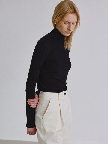 Line detail wool pola_BLACK