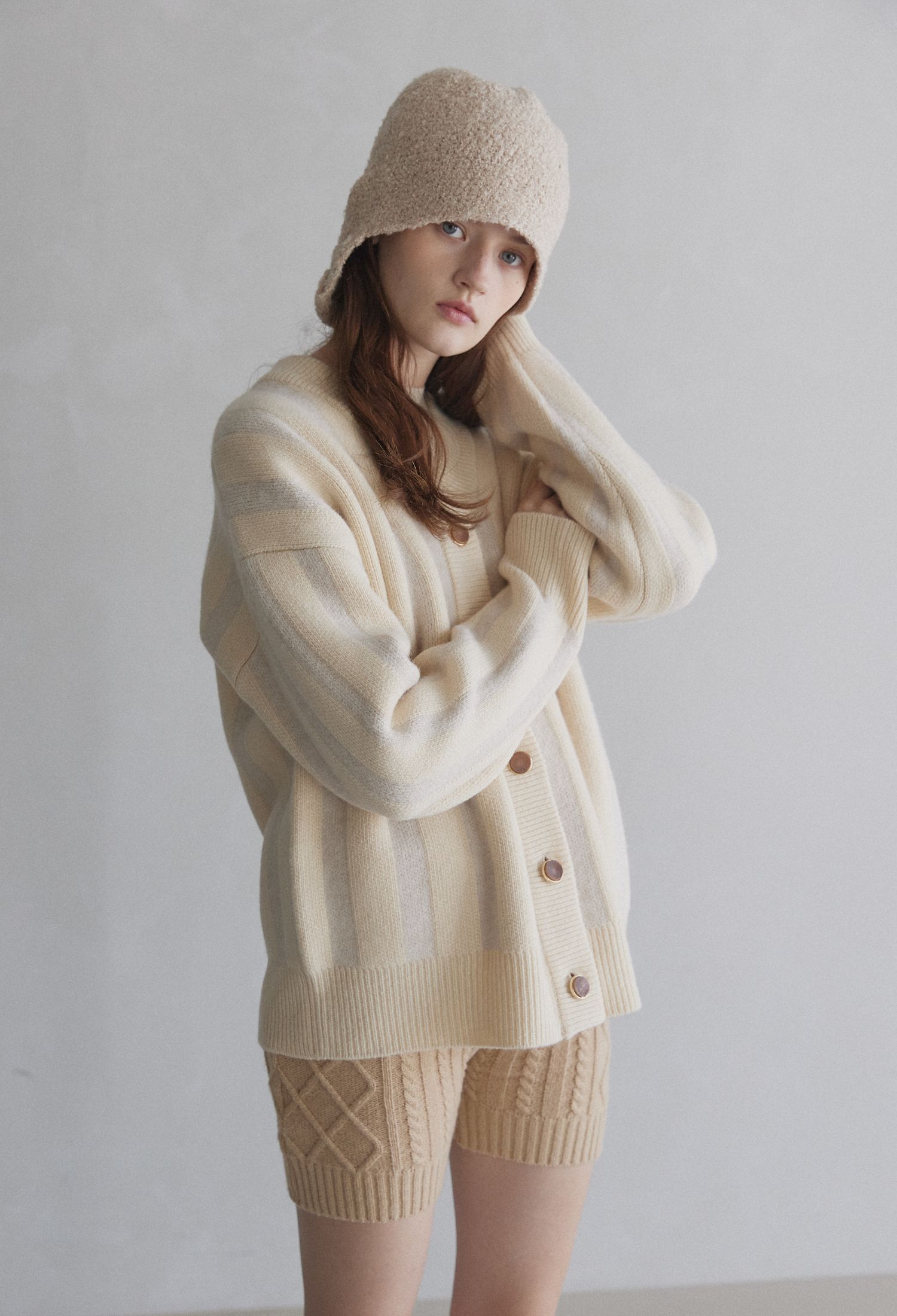 [칼타]자카드 니트 가디건 BEIGE