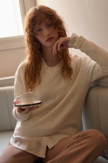 에일 버튼 포인트 소프트 브이넥 니트 Ivory