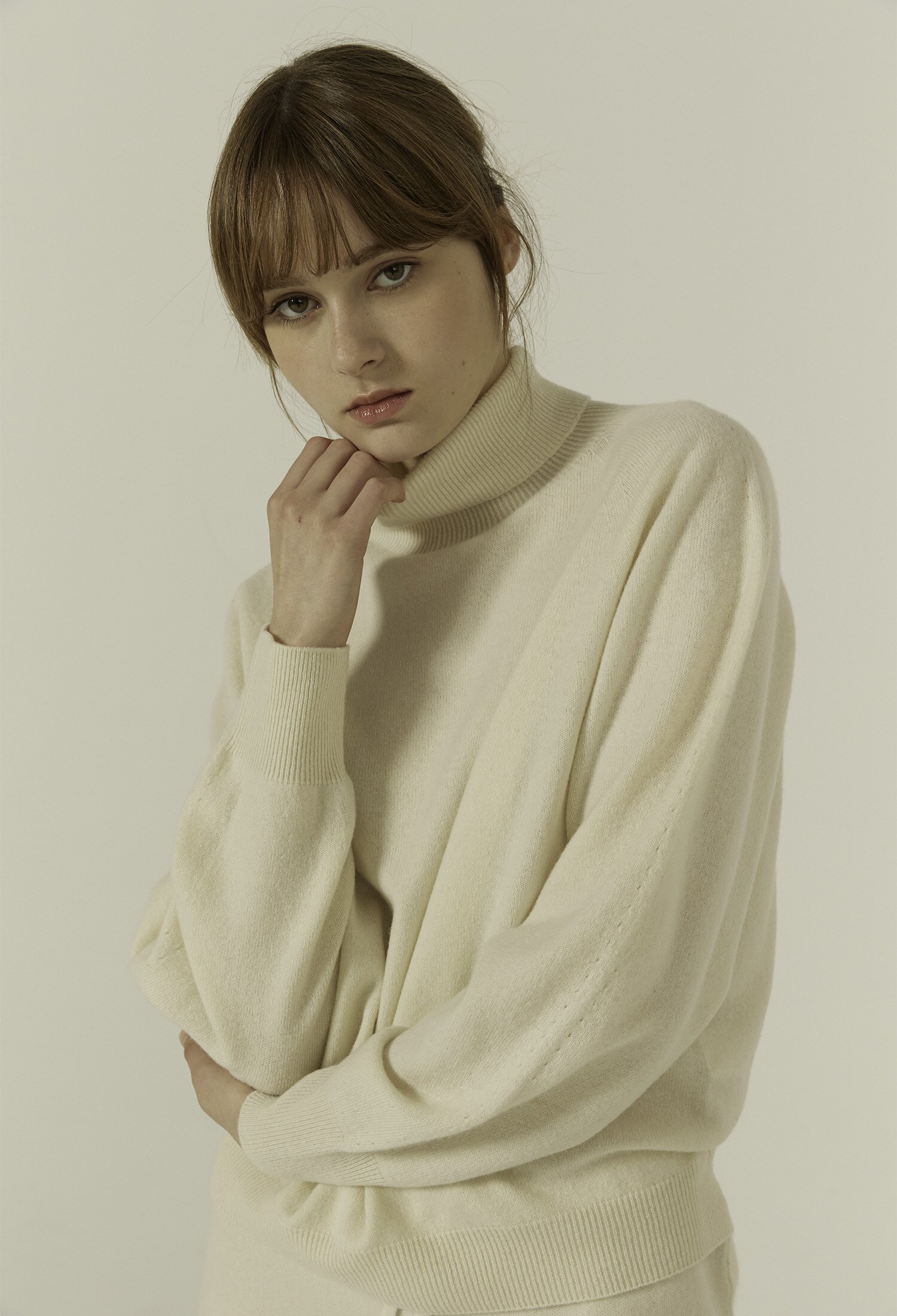 [칼레이트] Cashmere-Blend Whole Garment Turtleneck Sweater