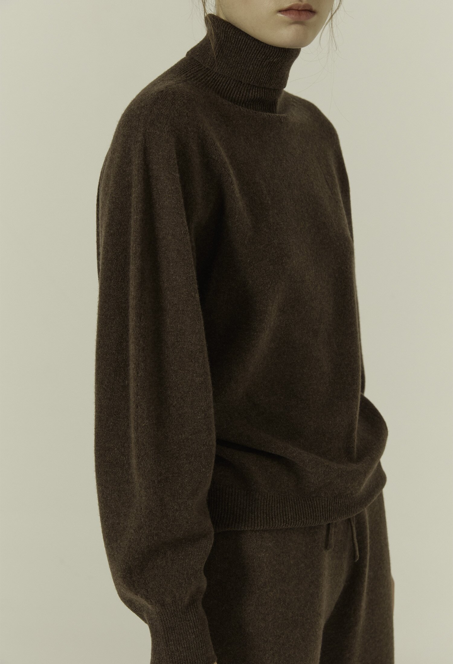 [칼레이트] Cashmere-Blend Whole Garment Turtleneck Sweater