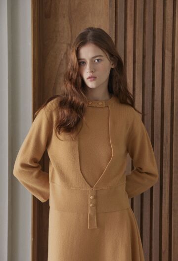 [칼타]홀터넥 오픈 니트 풀오버 CAMEL