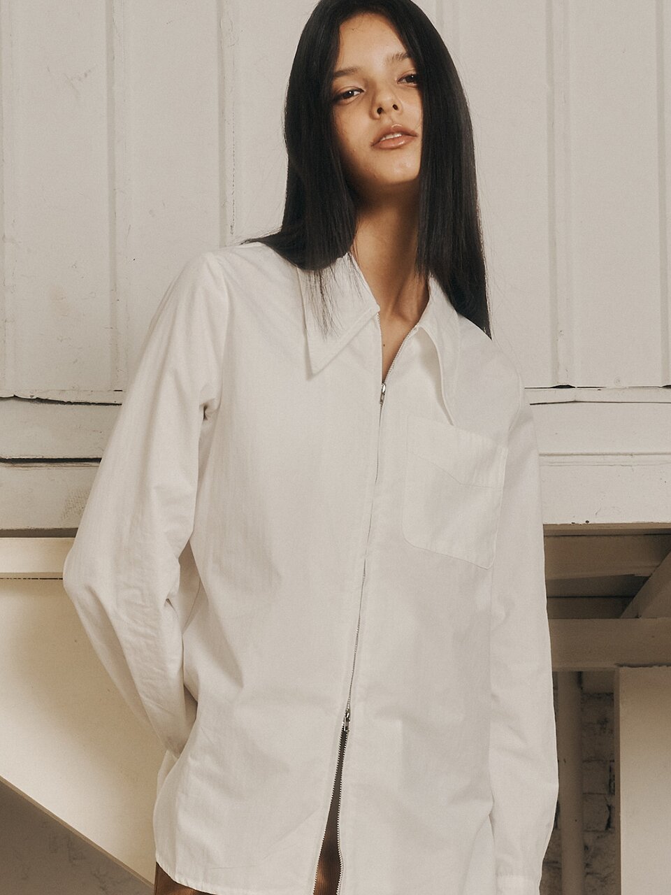 AR_White niche zipper shirt
