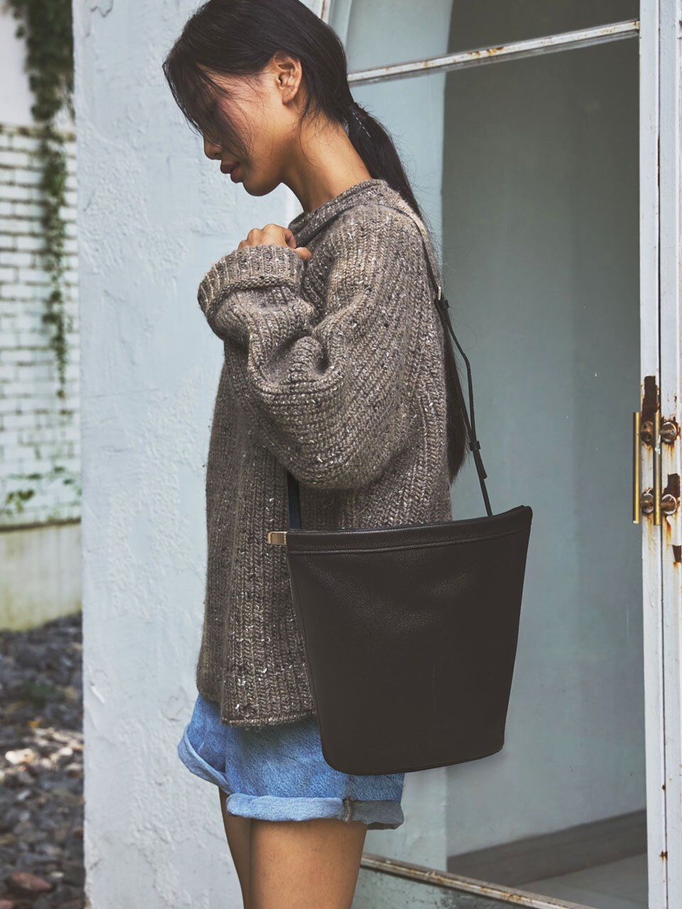 23FW Banding Frame kiss shoulder bag Medium_black