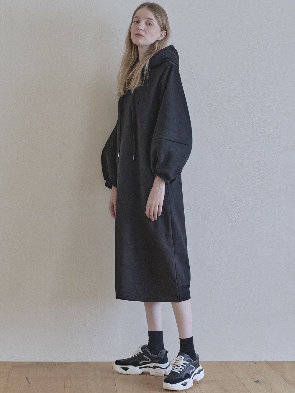 Volume Sleeve Long Hooded Dress - BLACK (기모)