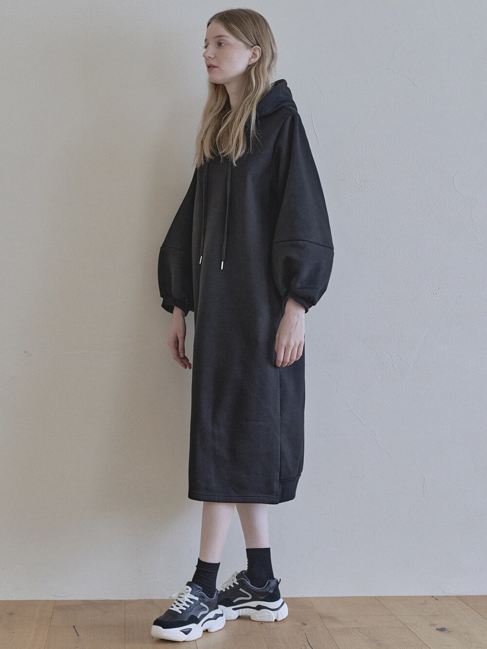 Volume Sleeve Long Hooded Dress - BLACK (기모)